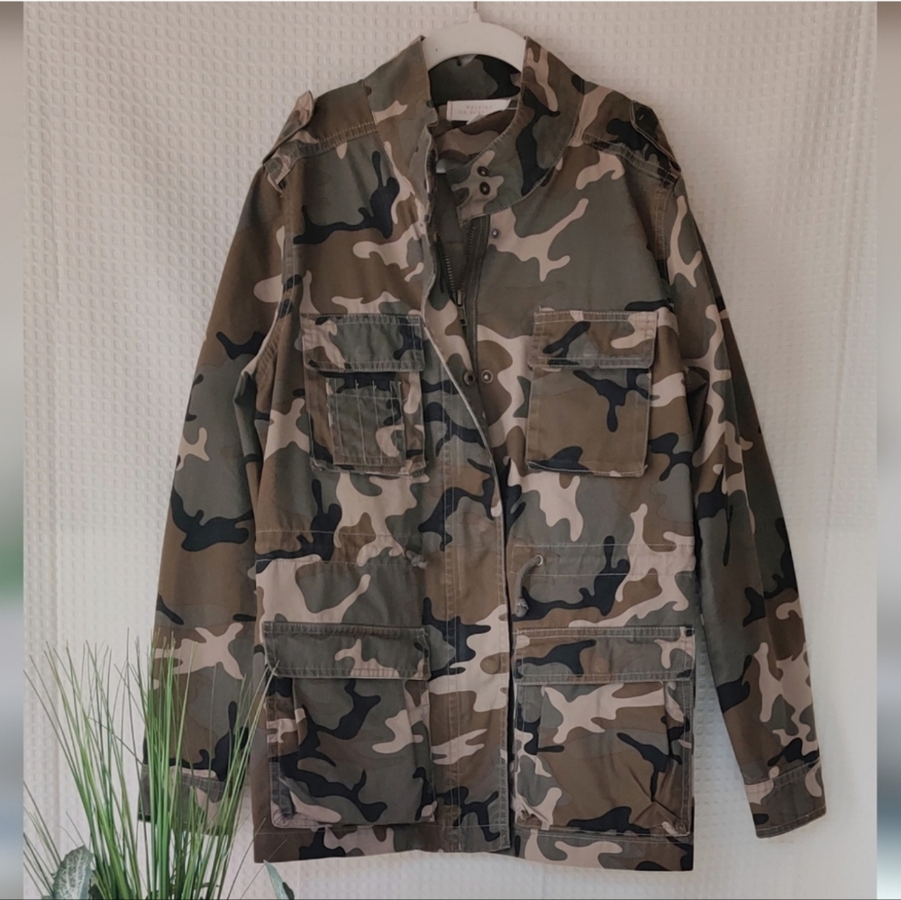 Walking on Sunshine Girls Camouflage Jacket Size Medium